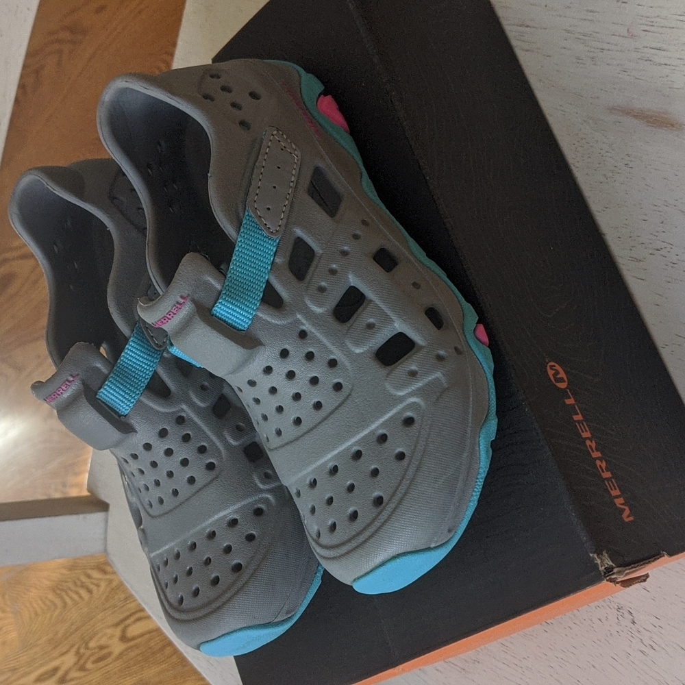 Merrell Little Girl Sandal size 12